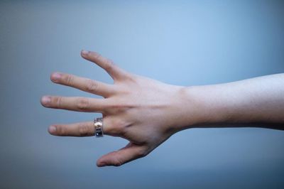 科学家研发低成本无线智能戒指，革新手指运动追踪与健康监测